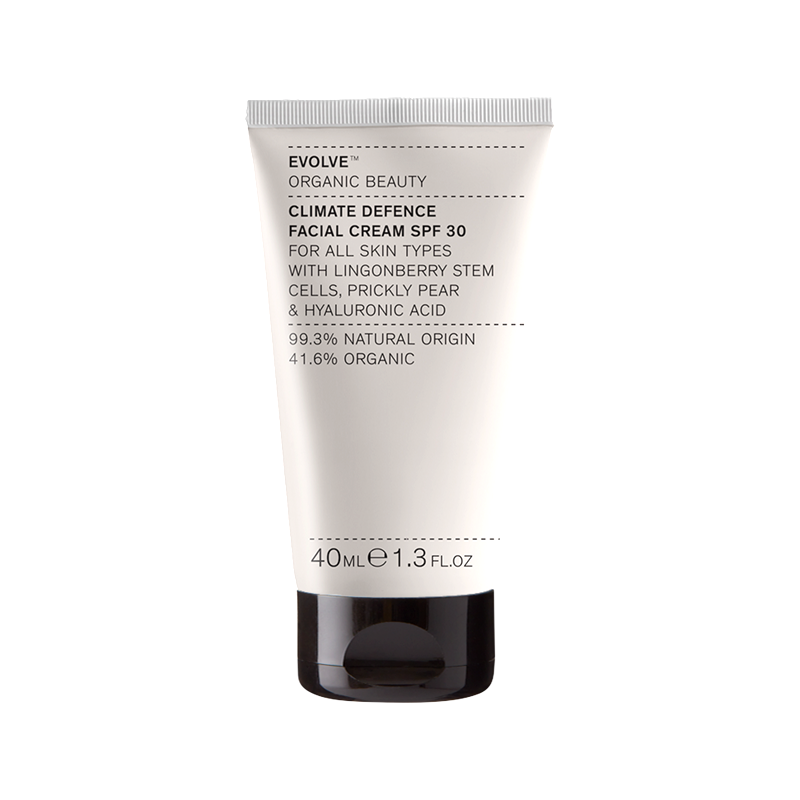 Climate Defence Facial Cream - SPF 30 is het perfecte 2-in-1 huidverzorgings- en zonbeschermingsproduct dat de huid verzorgt en tegelijkertijd beschermt tegen veroudering door de zon. Het is belangrijk om je huid dagelijks te beschermen tegen schadelijke UV-stralen en om goed voor je huid te zorgen, vooral gezicht, omdat die vaker blootgesteld wordt aan de zon en andere omgevingsfactoren. 