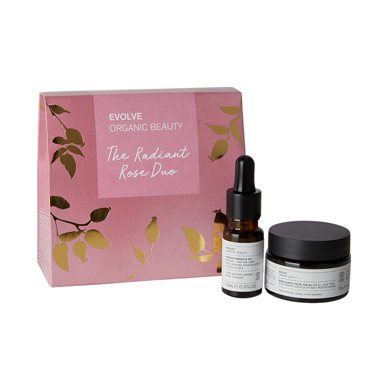 Maak kennis met The Radiant Rose Duo, het perfecte cadeau voor jezelf of iemand anders! Zeg vaarwel tegen een doffe huid en shine deze feestdagen met een stralende en verzorgde teint. Deze exfoliërende en voedende huidverzorgingscadeauset bevat twee awardwinnende producten, de Rose Quartz Facial Polish en onze Rosehip Miracle Oil. Exfolieer zachtjes met deze gezichtsscrub, gemaakt met een mix van natuurlijke ingrediënten, zoals biologische rozenbottelolie en biologisch hibiscusextract
