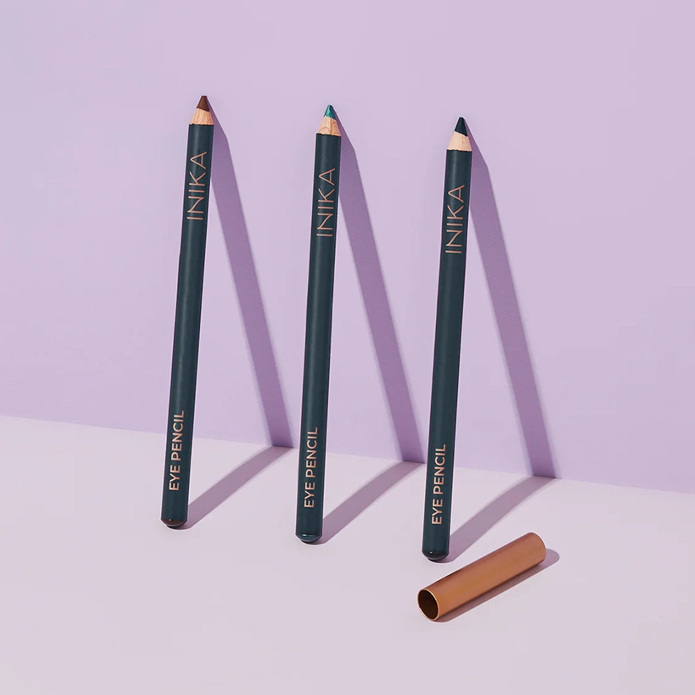 Geef je ogen extra definitie met dit vegan oogpotlood van INIKA Organic in de kleur Cacao. Gemaakt van natuurlijke plantaardige ingrediënten en pure minerale pigmenten. Deze natuurlijke eye pencils zijn daardoor ook zeer geschikt voor gevoelige ogen.