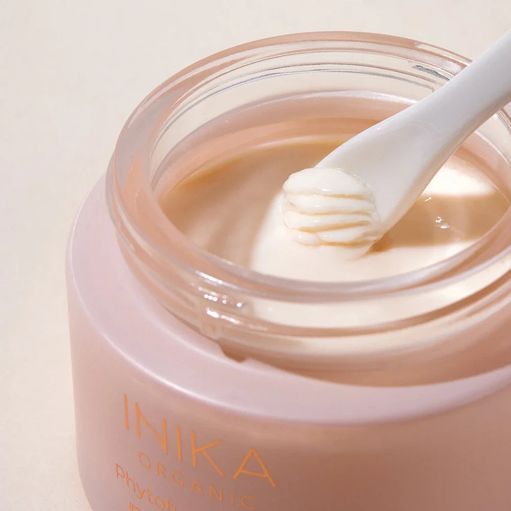  Deze&nbsp;vegan en tevens halal dagcrème biedt een krachtige barrière voor je huid om te beschermen tegen vervuiling en helpt om de vroegtijdige veroudering te minimaliseren.&nbsp;