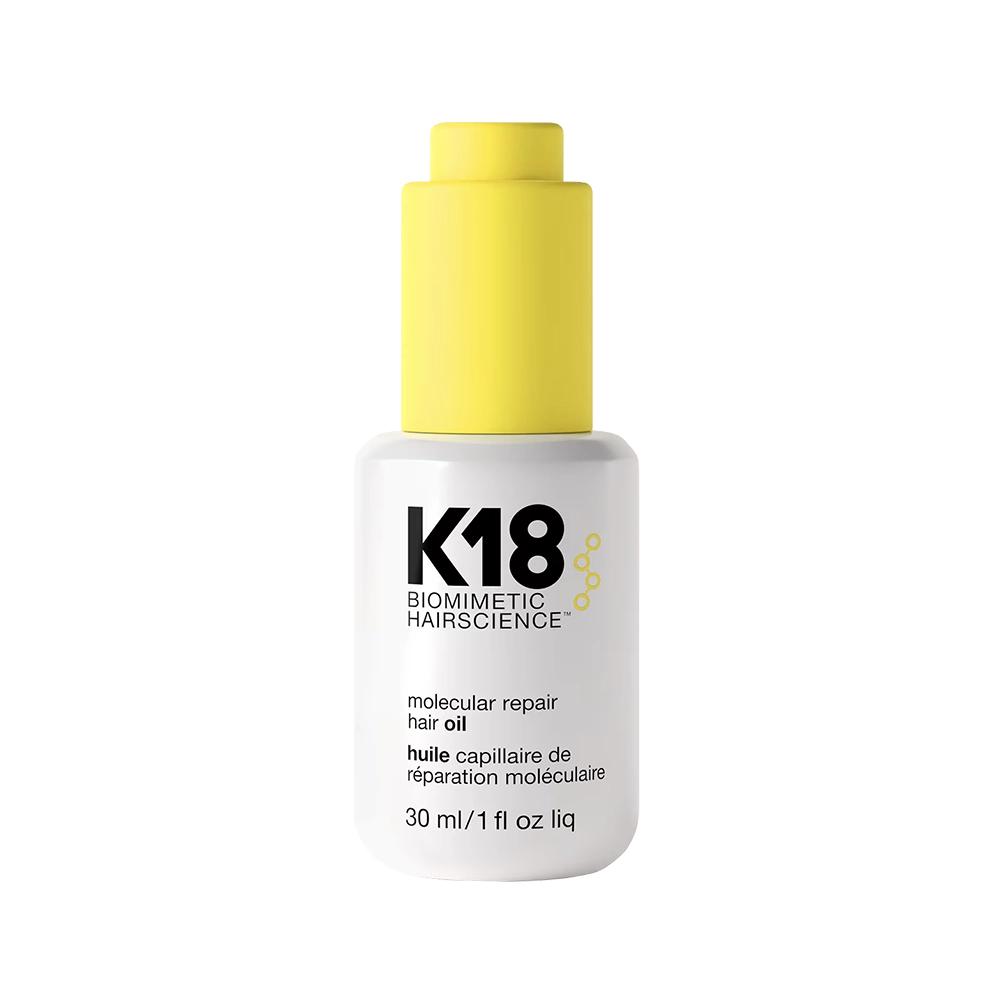 De K18 Molecular Repair Hair Oil is geen gewone haarolie. Deze geavanceerde, gewichtloze olie combineert plantaardige oliën met de gepatenteerde K18Peptide™, speciaal ontwikkeld om het haar van binnenuit te herstellen. Het resultaat? Gezond, sterk, pluisvrij en stralend haar – zonder vettigheid of residu. Vegan en dierproefvrij.