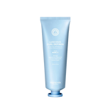 Ben je op zoek naar de allerbeste producten om jouw krullen te laten stralen? Maak kennis met het nieuwste product uit de Coils & Curls lijn: de Maria Nila Luscious Curl Definer. Deze krulversterkende crème is speciaal ontworpen om jouw krullen optimaal te laten shinen. Met zijn heerlijke fruitig-bloemige geur en medium hold brengt deze hydraterende lotion moeiteloos jouw krullen tot leven.
