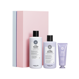 De Maria Nila Sheer Silver Gift Box is gemaakt van 100% gerecyclede materialen en bevat een Sheer Silver Shampoo, Sheer Silver Conditioner + een gratis full size Sheer Silver Booster Masque t.w.v. 10.-