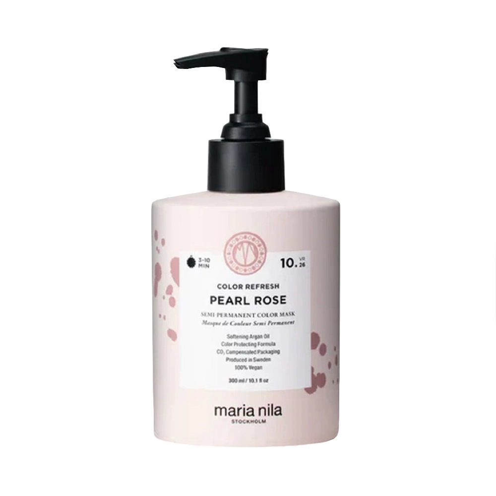 Maria Nila Colour Refresh is een vegan voedend kleurmasker met niet-permanente kleurpigmenten dat de kleur van je haar snel en gemakkelijk opfrist. Het natuurlijke masker bevat kleurpigmenten die door je haar worden opgenomen. Deze kleur verdwijnt langzaam weer na 4 tot 10 wasbeurten. Daarnaast hydrateert en vermindert dit haarmasker pluis voor een zijdezacht en glanzend resultaat.