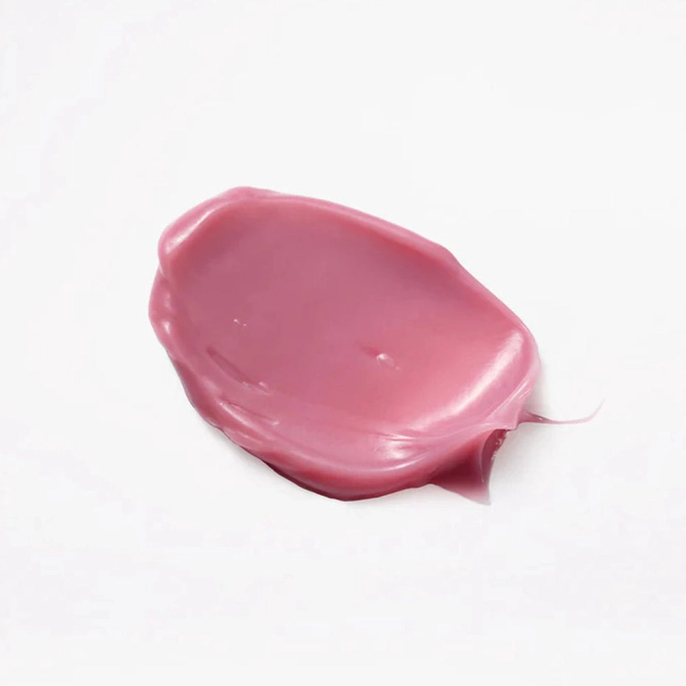 Maria Nila Colour Refresh is een vegan voedend kleurmasker met niet-permanente kleurpigmenten dat de kleur van je haar snel en gemakkelijk opfrist. Het natuurlijke masker bevat kleurpigmenten die door je haar worden opgenomen. Deze kleur verdwijnt langzaam weer na 4 tot 10 wasbeurten. Daarnaast hydrateert en vermindert dit haarmasker pluis voor een zijdezacht en glanzend resultaat.
