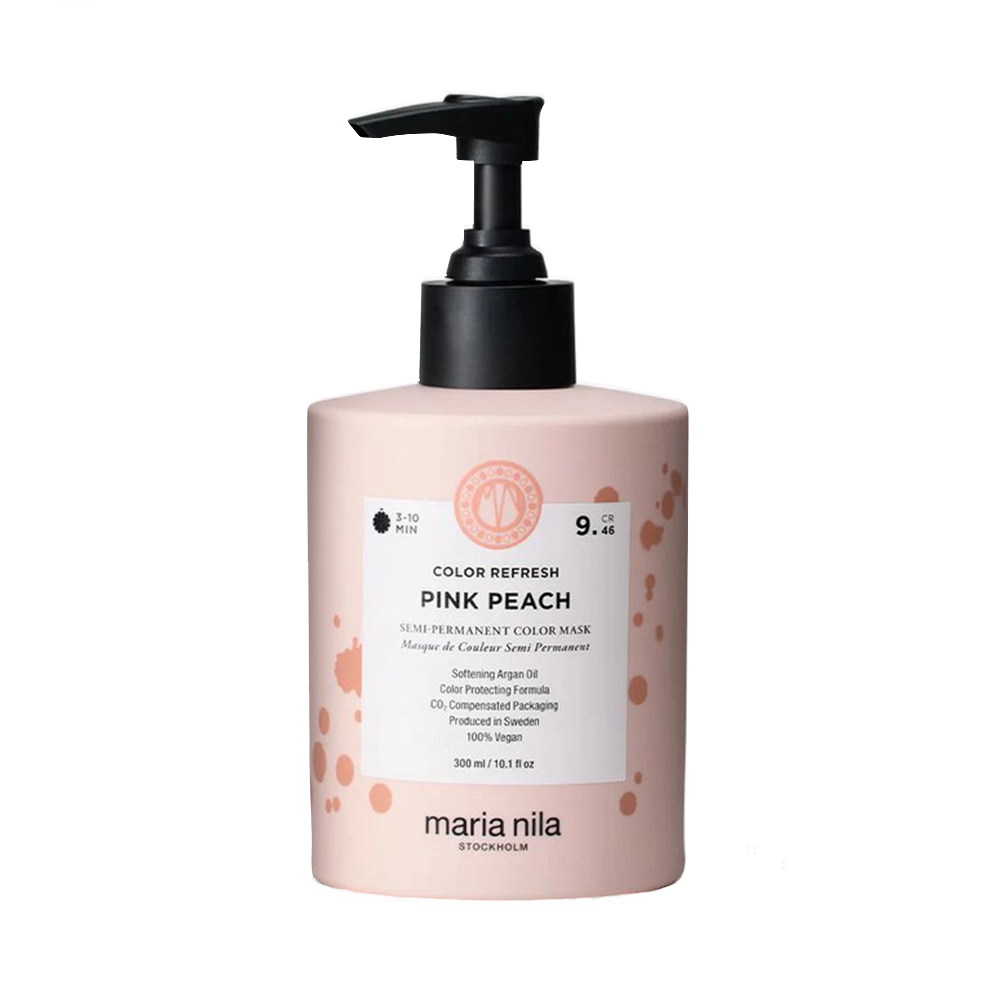 Maria Nila Colour Refresh is een vegan voedend kleurmasker met niet-permanente kleurpigmenten dat de kleur van je haar snel en gemakkelijk opfrist. Het natuurlijke masker bevat kleurpigmenten die door je haar worden opgenomen. Deze kleur verdwijnt langzaam weer na 4 tot 10 wasbeurten. Daarnaast hydrateert en vermindert dit haarmasker pluis voor een zijdezacht en glanzend resultaat.