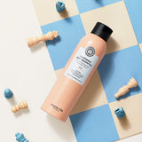 Soothing Dry Shampoo van Maria Nila is de nieuwe dimensie van styling waarbij hoofdhuidverzorging en styling worden gecombineerd in een kalmerende en verkoelende droogshampoo. Deze krachtpatser onder de vegan droogshampoos is de beste vriend van een gevoelige hoofdhuid.