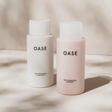 OASE Hair Thickening Shampoo. Deze hoogwaardige, lichte en sulfaatvrije shampoo is speciaal ontwikkeld om haargroei te stimuleren en haarverlies tegen te gaan. Dankzij de 13 actieve haargroei stimulerende ingrediënten voedt en kalmeert de shampoo niet alleen de hoofdhuid, maar legt het ook de basis voor een gezonde haargroei. 