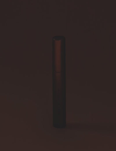 De awardwinnende INIKA Long Lash Vegan Mascara Black&nbsp;is een prachtige en luxueuze aanvulling op het INIKA assortiment. INIKA maakt gebruik van 100% plantaardige en natuurlijke ingrediënten om de lengte en het volume van de wimpers te verhogen. De volumineuze borstelkop zorgt ervoor dat de perfecte hoeveelheid mascara elke keer wordt aangebracht. Bij de 1e keer aanbrengen krijg je de lengte die je nodig heeft, bij de 2e keer aanbrengen krijg je het gewenste volume. Een nieuwe en revolutionaire formule!