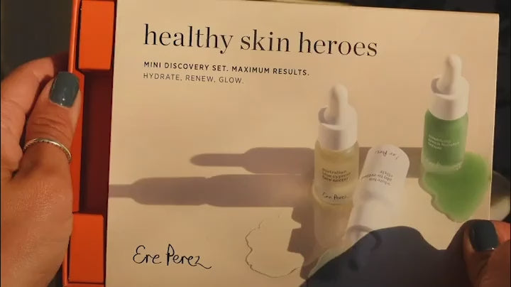 Verwen jezelf of verras iemand speciaal met de prachtige Healthy Skin Heroes Mini Set van Ere Perez! Laat je gezicht stralen met deze heerlijke formules, die niet alleen doeltreffend zijn, maar ook dierproefvrij en vegan. Ontwikkeld om je huid diep te voeden, uitdroging tegen te gaan en een natuurlijke glow naar voren te brengen.