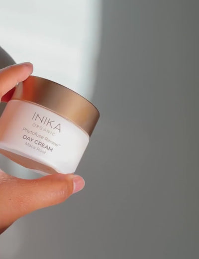 INIKA Organic The Hydration Ritual Plump & Glow verzorgingsset met Hyaluronic Hydration Complex en Phytofuse Renew dagcrème.