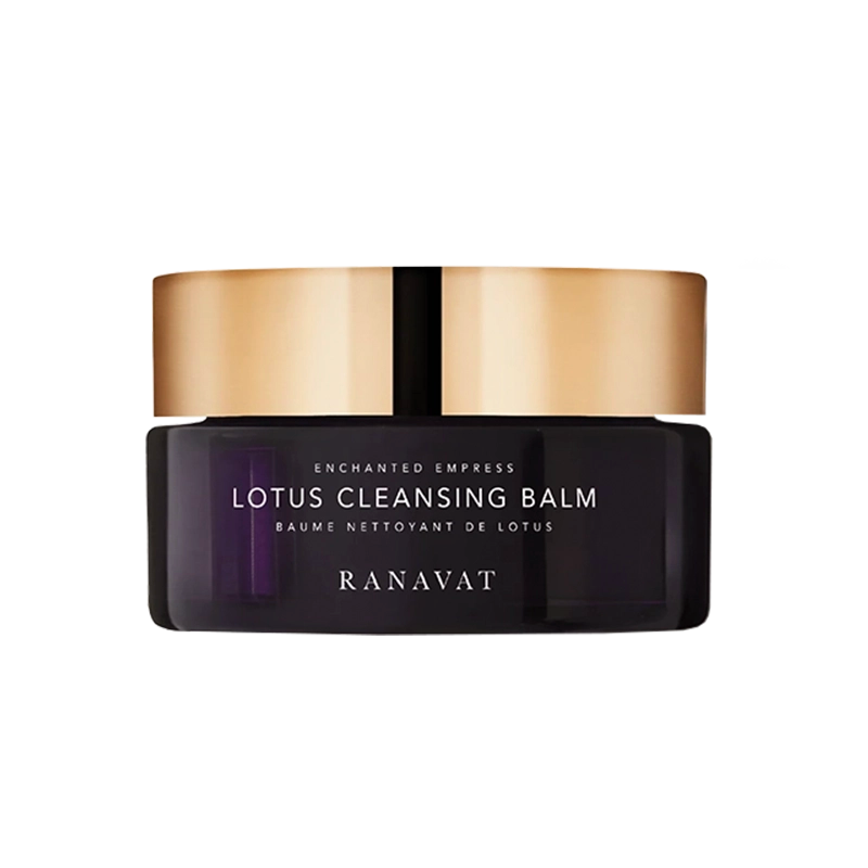 Begin je reinigingsritueel als een ware koningin met de Lotus Cleansing Balm van Ranavat! Deze unieke driefasen-jellytextuur smelt moeiteloos make-up en onzuiverheden weg, terwijl je huid zacht en gevoed blijft. Laat je betoveren door de heerlijke geur van blue tansy en jasmijn – de perfecte start voor een momentje van pure selfcare. Geheel vegan en dierproefvrij
