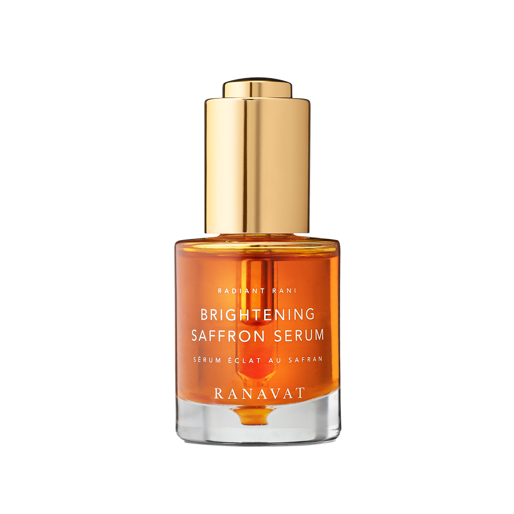 Het verhelderende brightening serum van RANAVAT staat in de Ayurveda bekend als het 'wonderelixer' en is doordrenkt met een krachtige mix van vitaminerijke superfoods, waaronder kostbare saffraandraadjes die bekend staan ​​om hun vermogen om een ​​meer gelijkmatige, gezonde teint te bevorderen. Gebruik zowel 's ochtends als 's avonds als je luxe alles-in-één serum.