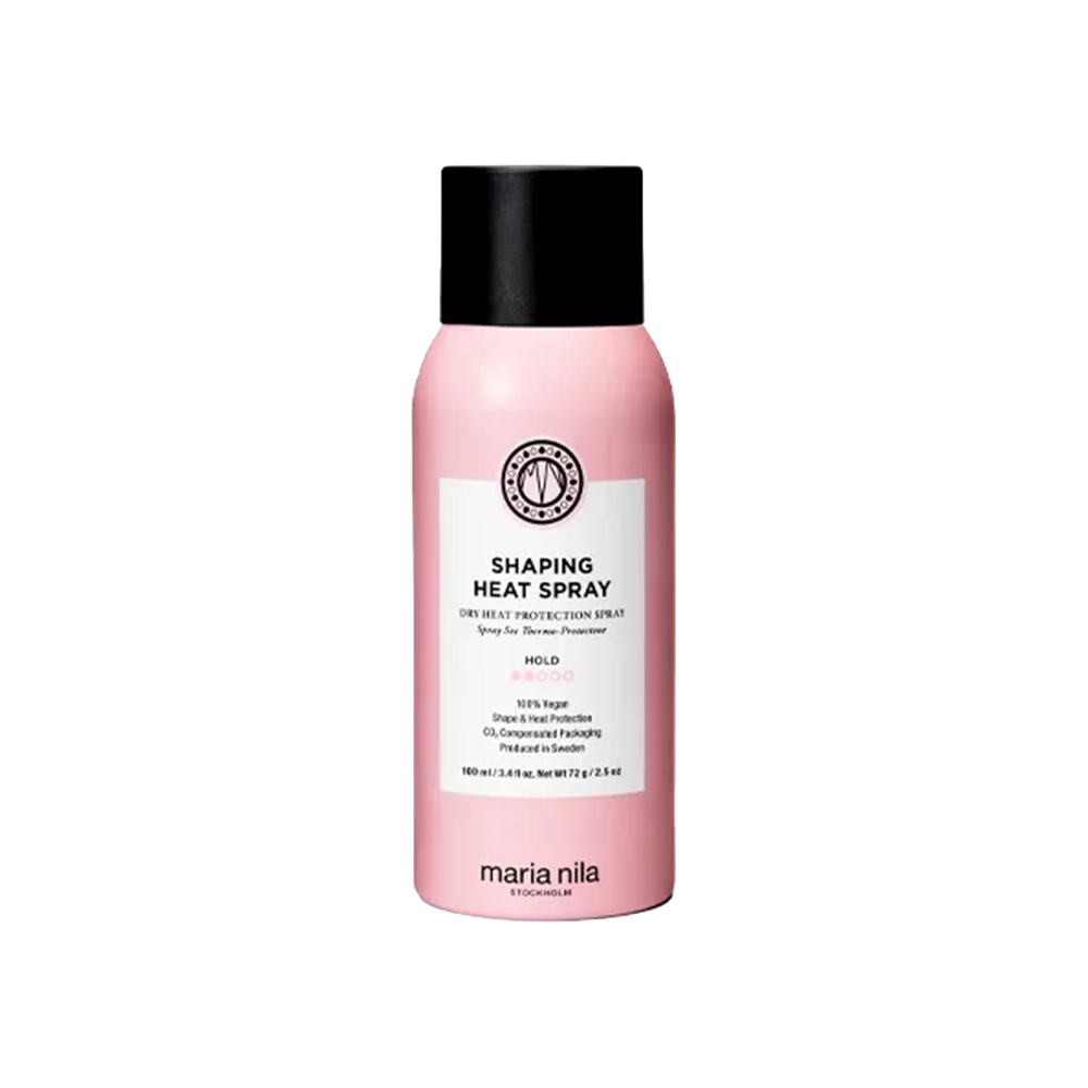 Shaping Heat Spray van Maria Nila is alleen verkrijgbaar bij geselecteerde retailers. Deze lijn is speciaal ontwikkeld om je haar gezond en verantwoord te stylen en te verzorgen. Maria Nila zet zich in voor een betere wereld en ze zijn daarnaast ook nog eens gek op dieren. Dieren horen niet onderdeel te zijn van de cosmetica wereld, aldus Maria Nila. Vegan beauty couldn't agree more!