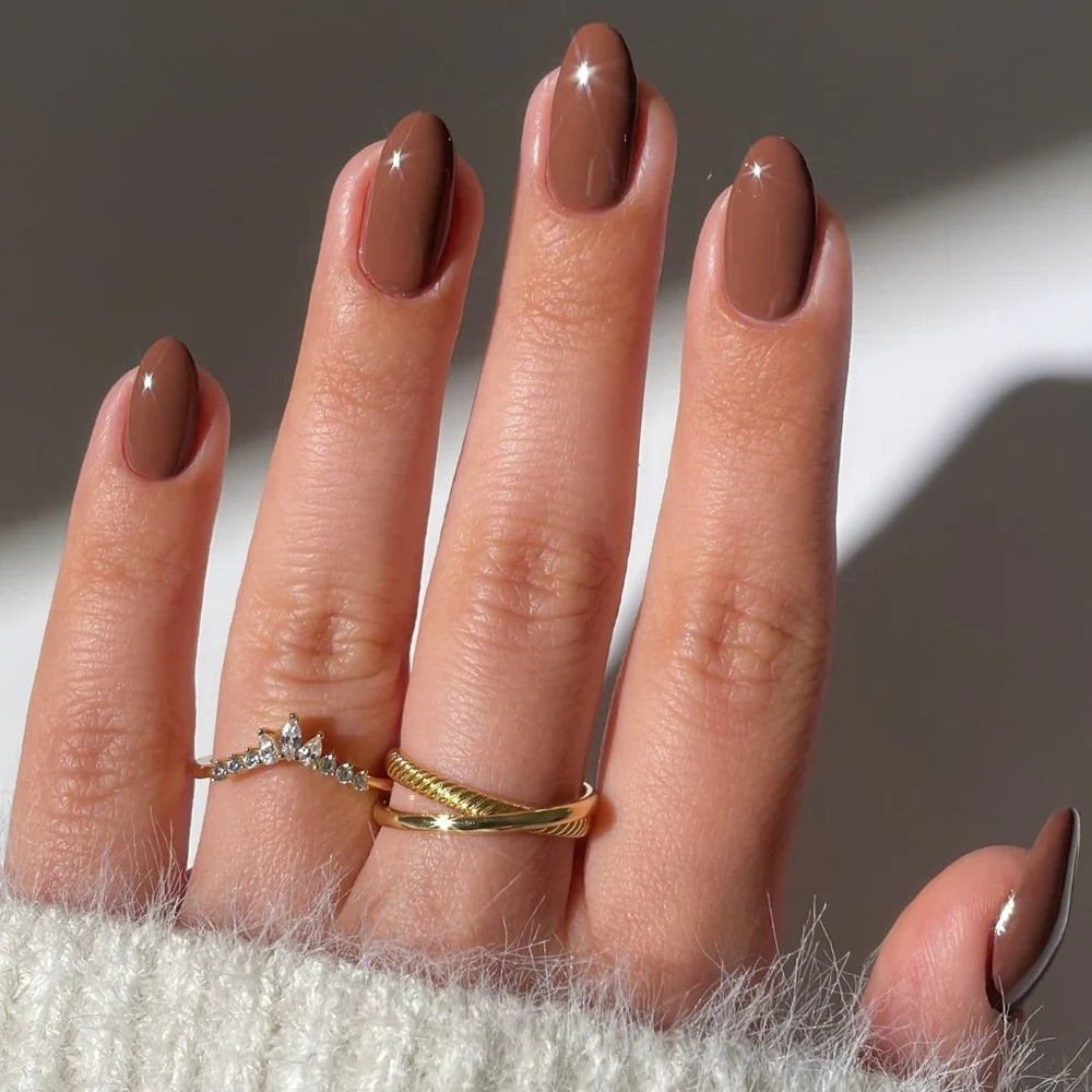Dawn is een mooie Mocha Mousse warme bruintint van London Grace Nagellak