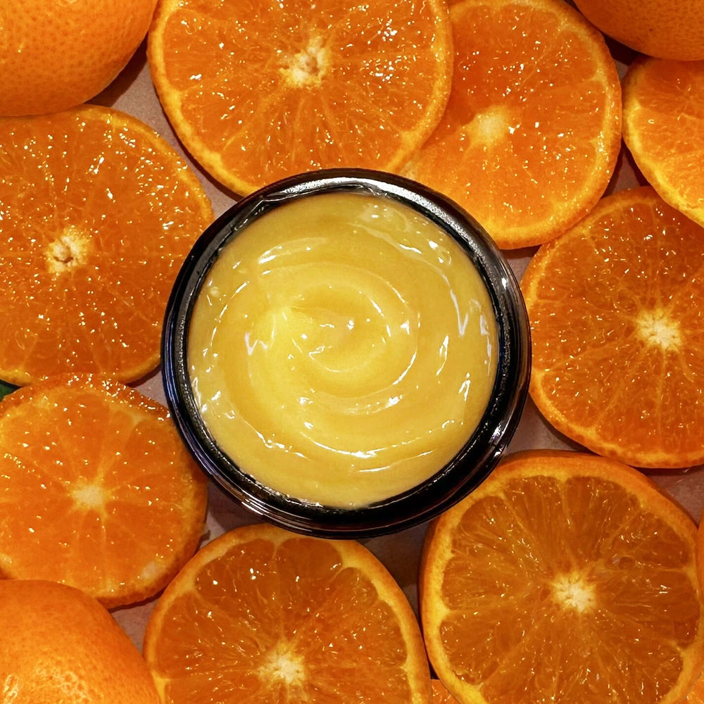 In slechts 3 minuten tover je met het Miracle Vitamin C Mask van Evolve Organic Beauty een stralende, frisse look tevoorschijn! Dit vegan powerhouse-masker zit boordevol vitamine C, kurkuma-olie, Peruaanse maca en natuurlijke fruitzuren die zacht exfoliëren en je huid direct laten stralen. 