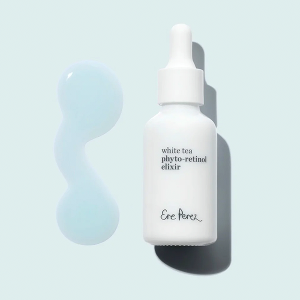 Dit is een waterbased serum die vol zit met Niacinamide, Panthenol en plantbased alternatieven voor Retinol. Dit natuurlijke veganistische retinol-elixer is een echt wondermiddel als het gaat om het zacht laten aanvoelen van je huid en het verminderen van oneffenheden. In tegenstelling tot andere anti-aging retinols, stript deze je huid niet en laat deze je huid niet droog aanvoelen. 