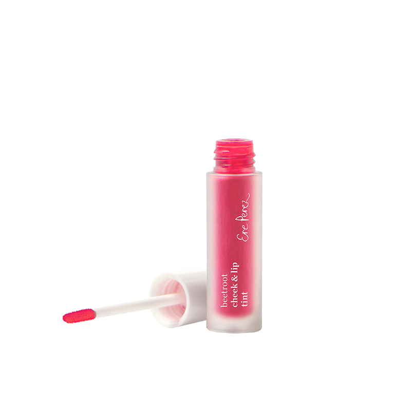 Langdurige tint voor wangen en lippen, dit 2-in-1-product behoort tot de meeste populaire producten van Ere Perez. Een heerlijke formule op waterbasis met extracten van rode biet om de huid te voeden en te hydrateren. Deze gezonde tint is rijk aan antioxidanten, werkt als een natuurlijke 'blush' voor wangen en lippen die de hele dag blijft zitten. Verkrijgbaar in 2 tinten die passen bij iedere huidskleur en op te bouwen is tot de gewenste dekking. 