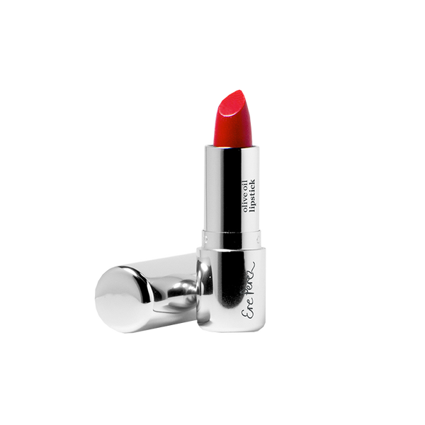 De Ere Perez Olive Oil Lipstick is een full coverage lipstick met een hydraterende en creamy textuur. De lippenstift voedt en verzacht de lippen door middel van Olijfolie. Geen uitgedroogde lippen en velletjes meer want Olijfolie hydrateert ontzettend goed en bevat bovendien vitamine E. Ideaal dus om je (droge) lippen mee te verzorgen.