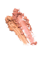 De Rice Powder Blush van Ere Perez is een blush voor een prachtige glow. De blush is verdeeld in twee tinten: een matte peach tint en een roze tint met een shimmer. Je kunt de blush gebruiken om een mooie kleur aan je gezicht te geven. De Blush poeders hebben een velvet finish.