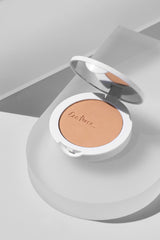 De Tapioca Cheek Colour van Ere Perez is een zachte blush voor een gezonde glow. De blush bevat een subtiele shimmer en geeft je wangen een mooie tint. De blush bevat Tapioca, Chamomile & Vitamine E om je wangen te verzorgen, verzachten en je huidteint te egaliseren. Fluweelzachte tapioca maakt de ruwe huid glad