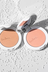 De Tapioca Cheek Colour van Ere Perez is een zachte blush voor een gezonde glow. De blush bevat een subtiele shimmer en geeft je wangen een mooie tint. De blush bevat Tapioca, Chamomile & Vitamine E om je wangen te verzorgen, verzachten en je huidteint te egaliseren. Fluweelzachte tapioca maakt de ruwe huid glad