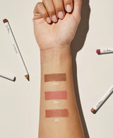 Duurzame vegan lipliners van Ere Perez. Swatches van de Acai lip pencils.