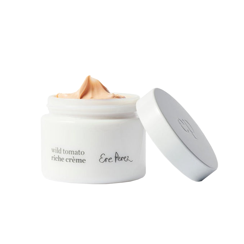 De vegan Wild Tomato Riche Crème is een heerlijke vegan vochtinbrengende crème voor optimale hydratatie, verjonging en om je huidbarrièrefunctie te herstellen voor een zichtbaar mooie huid en een gezonde glow. De natuurlijke krachten van tomatenzaadolie, rijk aan vitamine C, antioxidanten en lycopeen, werken wonderen om je huid te herstellen. Cacaozaadboter, kamille, zonnebloemolie en lavendel werken om de huid te kalmeren en glad te maken. Dierproefvrij en geheel natuurlijk.