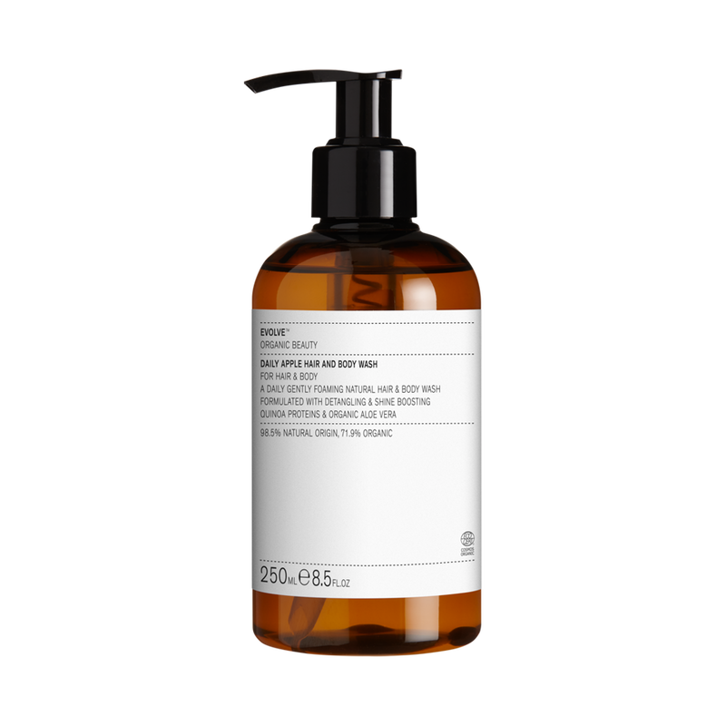Deze fantastische veganistische shampoo zonder siliconen, parabenen, sulfaten en alcohol ruikt heerlijk naar sappige groene appels en is geschikt voor alle huidtypes en alle haartypes.  Natuurlijke kokos- en suikerextracten reinigen de natuurlijke pH-balans van de huid zachtjes en behouden deze terwijl organische Aloë Vera de droge huid verzacht.Deze heerlijke Evolve Daily Apple Hair & Body Wash is zacht genoeg om elke dag te gebruiken, waardoor de huid zacht en het haar glanzend blijft.