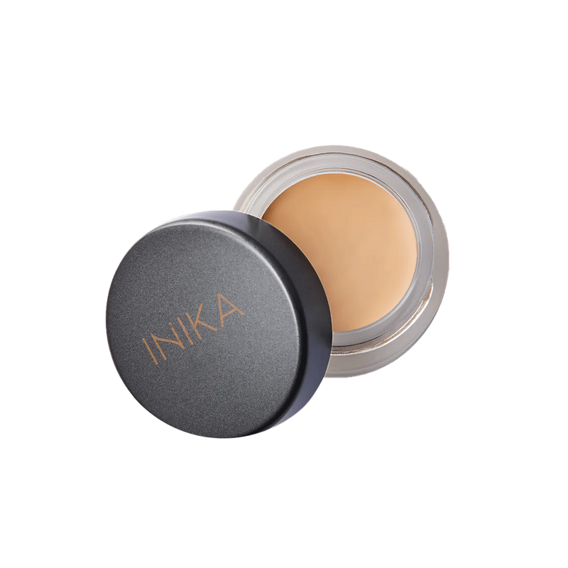 INIKA Organic Full Coverage Concealer Vanilla is een natuurlijke romige veganistische concealer die oneffenheden, donkere kringen en vlekken camoufleert. Samengesteld met huidverzorgende botanische ingrediënten om de huid te hydrateren en te voeden zodat oneffenheden worden gecamoufleerd zonder de poriën te verstoppen.