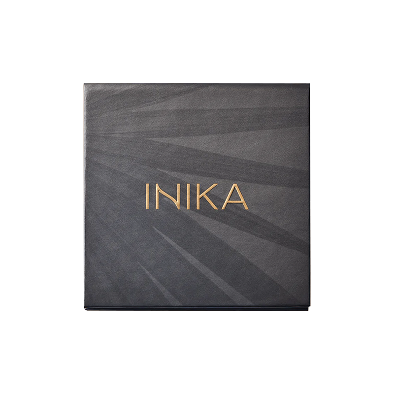 Dit fantastische Eyeshadow Quad van Inika Organic is ontzettend veelzijdig. Ga je voor een neutrale look of wil je juist een mooie smokey eye met een sparkle? Inika biedt het beste van twee werelden en combineert de rijke kleur van pure minerale pigmenten die prachtig te blenden zijn. En dit geheel Vegan en Dierproefvrij!