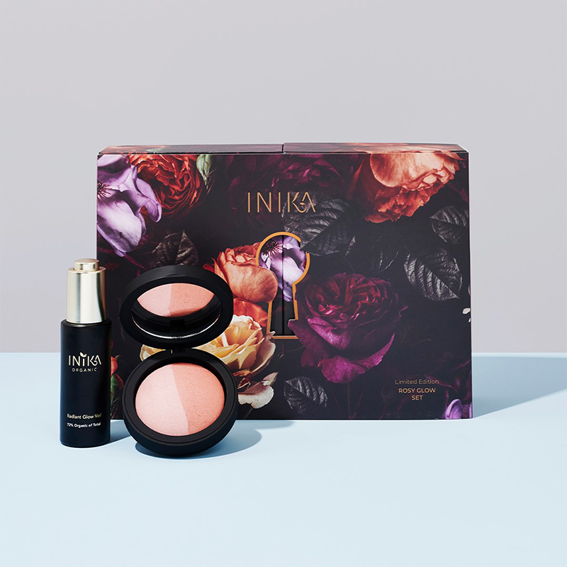 De Limited Edition Rosy Glow Set van INIKA Organic bevat twee favorieten van INIKA en is het perfecte cadeau voor de komende feestdagen. 100% vegan, dierproefvrij en halal gecertificeerd. Speciaal voor de kerstdagen en overige feestdagen.