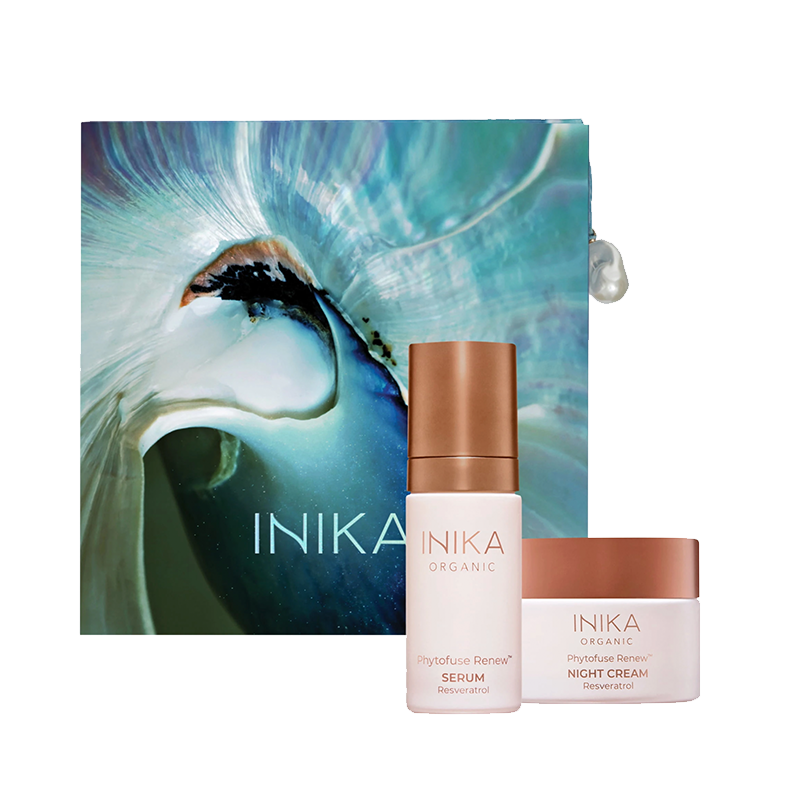 De Limited Edition vegan Skincare Duo van INIKA is het perfecte cadeau voor jezelf of voor iemand anders. Een luxe skincare set met de best selling INIKA Night Cream en het INIKA Serum. Beide producten helpt de huid regenereren en herstellen en zijn geschikt voor elk huidtype, ook de gevoelige huid.