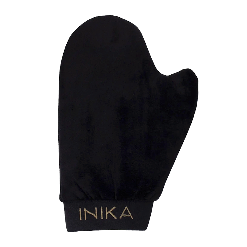 De INIKA Organic Tanning Glove is een must-have voor het aanbrengen van een bruine teint op grotere delen van het lichaam. Met deze handschoen breng je je favoriete vegan zelfbruinener streeploos en gelijkmatig aan. Gemaakt van ultrazacht, duurzaam materiaal, biedt de biologische bruiningshandschoen een glad en perfect uitziend zongebruind resultaat, dat zich moeiteloos over uw benen, armen, torso en rug verspreidt.