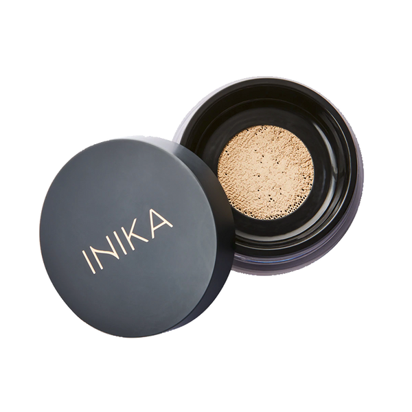 Geniet van een natuurlijke dekking met de award winnende vegan poeder foundation van INIKA Organic. Deze poeder foundation versmelt met de huid en beschermt tegen schadelijke UV-stralen door de SPF25.  Vegan zonbescherming is speciaal ontwikkeld voor een veganistisch of plantaardig levensstijl. Dit type zonverzorging bevat vaak minder ingrediënten dan non-vegan zonnebrand. Zo zijn ze vaak gemaakt op basis van minerale filters, waardoor ze geschikter zijn voor de (zeer)gevoelige huid. 