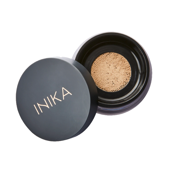 Geniet van een natuurlijke dekking met de award winnende vegan poeder foundation van INIKA Organic. Deze poeder foundation versmelt met de huid en beschermt tegen schadelijke UV-stralen door de SPF25.  Vegan zonbescherming is speciaal ontwikkeld voor een veganistisch of plantaardig levensstijl. Dit type zonverzorging bevat vaak minder ingrediënten dan non-vegan zonnebrand. Zo zijn ze vaak gemaakt op basis van minerale filters, waardoor ze geschikter zijn voor de (zeer)gevoelige huid. 