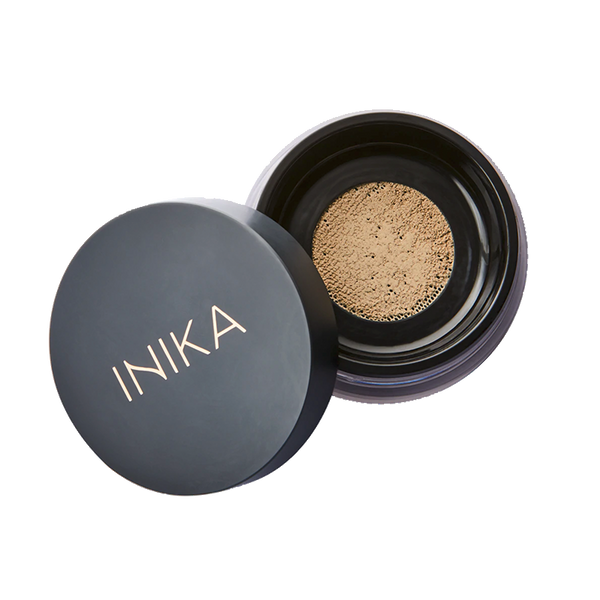 Geniet van een natuurlijke dekking met de award winnende vegan poeder foundation van INIKA Organic. Deze poeder foundation versmelt met de huid en beschermt tegen schadelijke UV-stralen door de SPF25. Vegan zonbescherming is speciaal ontwikkeld voor een veganistisch of plantaardig levensstijl. Dit type zonverzorging bevat vaak minder ingrediënten dan non-vegan zonnebrand. Zo zijn ze vaak gemaakt op basis van minerale filters, waardoor ze geschikter zijn voor de (zeer)gevoelige huid.