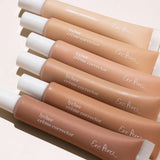 Deze Lychee Creme Corrector is een full coverage concealer & color corrector die roodheid, donkere kringen en onzuiverheden bedekt zonder je huid uit te drogen. De concealer bevat een hoog gehalte Vitamine C & Lychee voor extra hydratatie en een gevoede huid met creaseless resultaat.