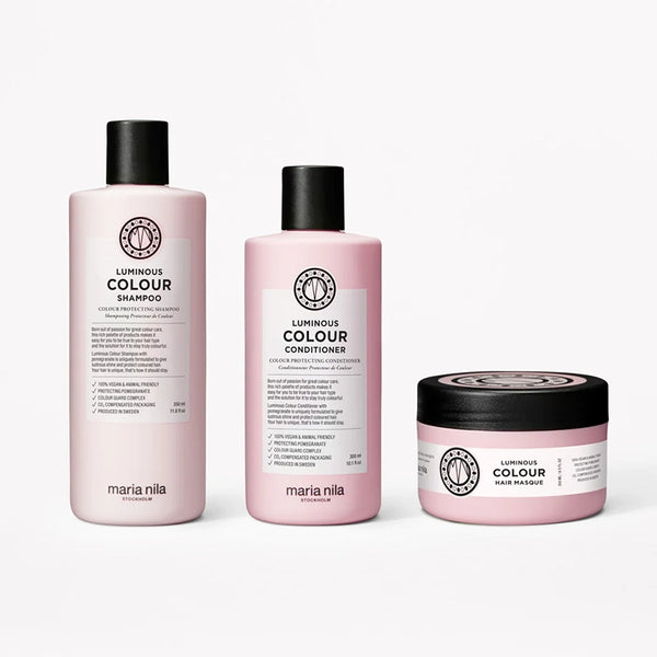Speciaal voor gekleurd haar hebben we de Maria Nila Luminous Colour Beauty Bag welke gemaakt is van recycled materiaal, deze versterkt de haarstructuur en geeft het meer glans aan het haar. Deze set bevat de Luminous Shampoo en Luminous Conditioner en een gratis Luminous Colour Masque.