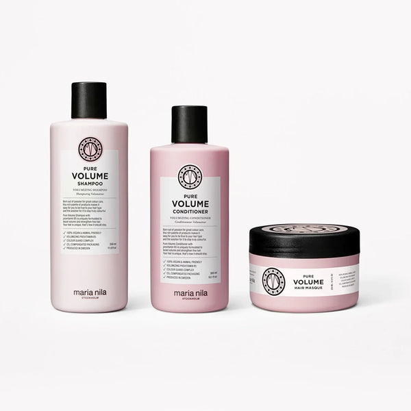 Ben je op zoek naar manieren om je haar van binnenuit meer volume te geven en tegelijkertijd de gezondheid va je haar te verbeteren? Dan is de Maria Nila Pure Volume Holiday Giftbox misschien iets voor jou! Deze luxe set bevat producten die speciaal zijn ontwikkeld om extra volume en veerkracht aan het haar te geven. Bovendien bevatten de producten Pro-Vitamine B5, wat het haar dikker, gezonder en glanzender maakt.