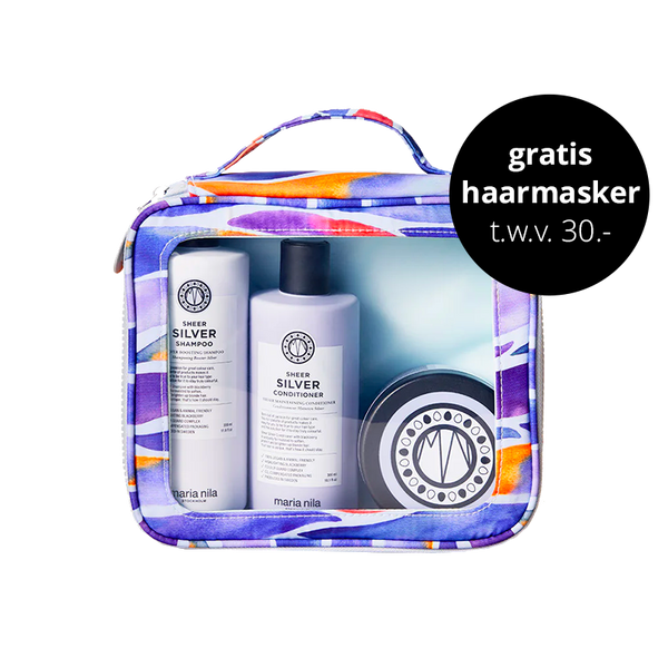 Speciaal voor blond haar hebben we de Maria Nila Sheer Silver Beauty Bag, Deze vegan zilvershampoo lijn bevat violetpigmenten en bramenextracten die verkleuring, vergeling en grauwheid in het haar behandelen. Dus zijn je haren te warm, goud of geel van kleur? Of heb je ze al in een as-, zilver- of grijstint en wil je dat graag zo houden? Dan is de Sheer Silver collectie van Maria Nila perfect voor jou. In deze giftbox zit en een gratis Sheer Silver Hair Mask ♡