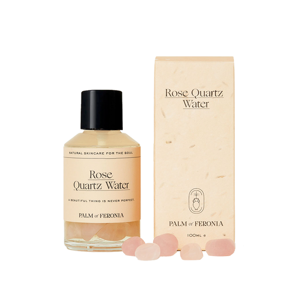 Biologisch rozenwater vormt de basis van deze revitaliserende blend. Ingrediënten die diep hydraterende en verhelderen zoals Wu Zhu en Aloë Vera. Rozenwater helpt de natuurlijke pH-balans van de huid te behouden, vermindert roodheid en heeft antioxiderende eigenschappen die helpen bij het genereren van nieuwe huidcellen. Deze huidverzachtende mix is doordrenkt met rozenkwarts, het kristal van zelfliefde. Vegan, dierproefvrij, natuurlijk en clean.