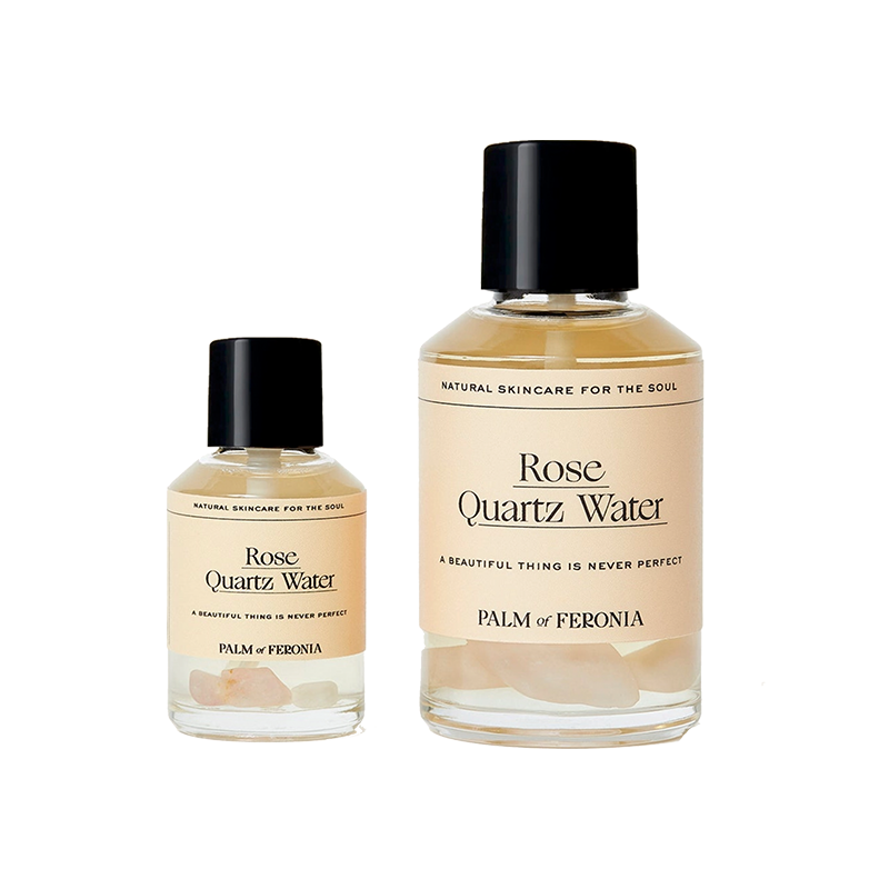 Biologisch rozenwater vormt de basis van deze revitaliserende blend. Ingrediënten die diep hydraterende en verhelderen zoals Wu Zhu en Aloë Vera. Rozenwater helpt de natuurlijke pH-balans van de huid te behouden, vermindert roodheid en heeft antioxiderende eigenschappen die helpen bij het genereren van nieuwe huidcellen. Deze huidverzachtende mix is doordrenkt met rozenkwarts, het kristal van zelfliefde. Vegan, dierproefvrij, natuurlijk en clean.