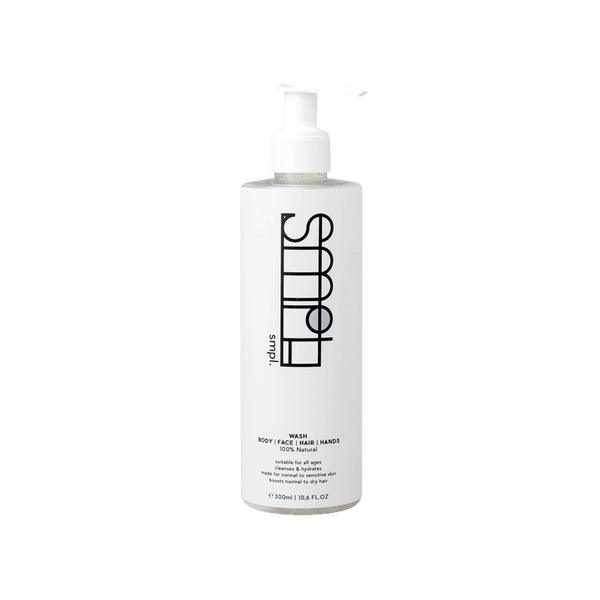 Deze multifunctionele wash van SMPL Skincare is een natuurlijke shampoo, natuurlijke douchegel en hydraterende facewash in 1. Deze clean multitasking wash bevat verzorgende en hydraterende natuurlijke ingrediënten zoals jojoba olie en black bamboe extract.
