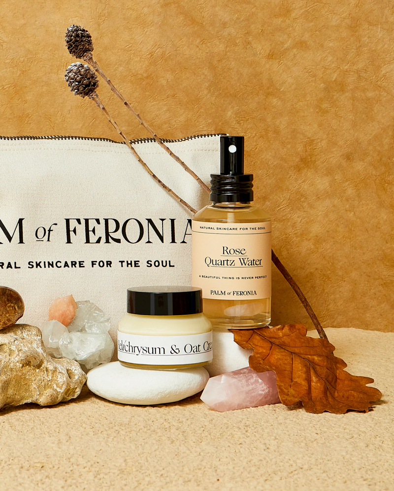 Deze set, een duo van Palm of Feronia's bestverkochte producten is ontworpen als aanvulling op je verzorgingsroutine en zeer geschikt voor de meest gevoelige huidtypes. Deze set verzacht en ondersteunt alle huidtypes met een diep voedende en verrassend lichte vochtinbrengende crème. En dit geheel vegan en dierproefvrij.