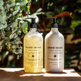 Deze heerlijke Body Lotion Sydney Peppermint & Rosemary is een bodylotion die het lichaam oppept en tegelijkertijd diep verzorgt. Verrijkt met de Australische plant Flame Tree, een 100% botanisch extract dat de huid beschermt en verzacht. Bovendien bevat het extract collageen-versterkers om de huid stevig en flexibel te houden. De veganistische bodylotion heeft een lichte, zachte geur door de etherische olien combinatie van Sydney peppermint & rosemary. Geschikt voor de zeer gevoelige huid.  