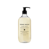Bondi Wash's Hand Wash is een vegan handzeep, handgemaakt in Australië met een luxe mix van Australische essentiële oliën, waaronder antibacteriële Tasmaanse gepeperde en lavendelolie en hydraterende ingrediënten zoals aloë vera, vitamine E en zonnebloemolie. De verfrissende en voedende formule is perfect voor mensen met een gevoelige huid, eczeem of dermatitis. Je handen worden effectief gereinigd maar voelen na gebruik mild, fris en zacht aan.