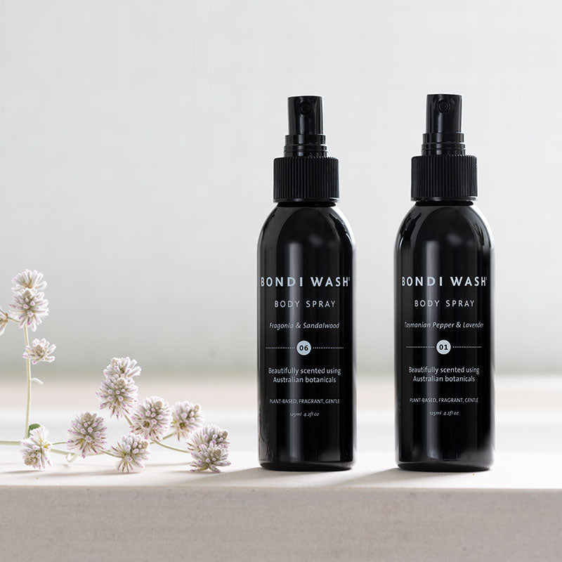 De Tasmanian Pepper & Lavender bodyspray van Bondi Wash is een verfrissende, hydraterende bodyspray met een delicate, natuurlijke geur van Tasmaanse peper en lavendel. Perfect om na het douchen aan te brengen of om het lichaam de hele dag en nacht op te frissen. 