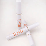 Célie Beauty heeft het diervriendelijke wimperserum FLASH geïntroduceerd, dat veilig is voor je wimpers en snel resultaat biedt. Je kunt na slechts één week al resultaat zien, en na drie maanden dagelijks gebruik heb je het beste resultaat bereikt: volle, mooie en gezonde wimpers voor de lange termijn. FLASH is eenvoudig in gebruik en kost slechts 10 seconden van je tijd. Bij Célie Beauty geloven ze in natuurlijke ingrediënten en daarom is FLASH parabeenvrij geproduceerd en 100% vegan en cruelty-free.