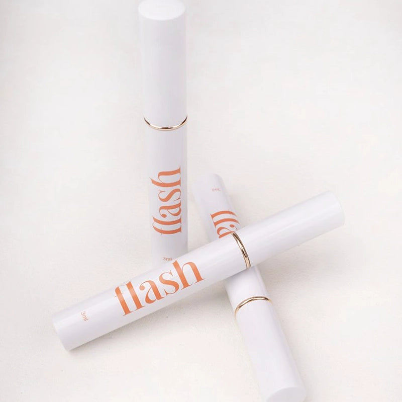 Célie Beauty heeft het diervriendelijke wimperserum FLASH geïntroduceerd, dat veilig is voor je wimpers en snel resultaat biedt. Je kunt na slechts één week al resultaat zien, en na drie maanden dagelijks gebruik heb je het beste resultaat bereikt: volle, mooie en gezonde wimpers voor de lange termijn. FLASH is eenvoudig in gebruik en kost slechts 10 seconden van je tijd. Bij Célie Beauty geloven ze in natuurlijke ingrediënten en daarom is FLASH parabeenvrij geproduceerd en 100% vegan en cruelty-free.